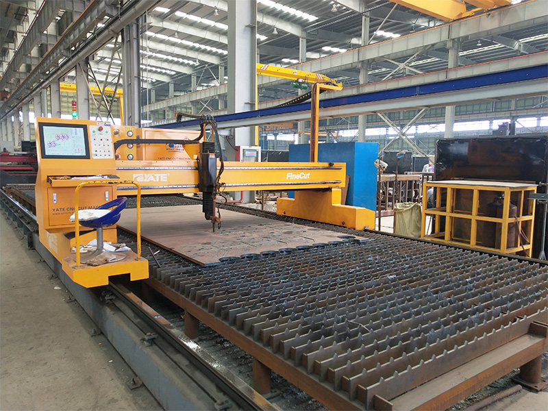 Coupe à haute précision des plaques d'acier et d'aluminium