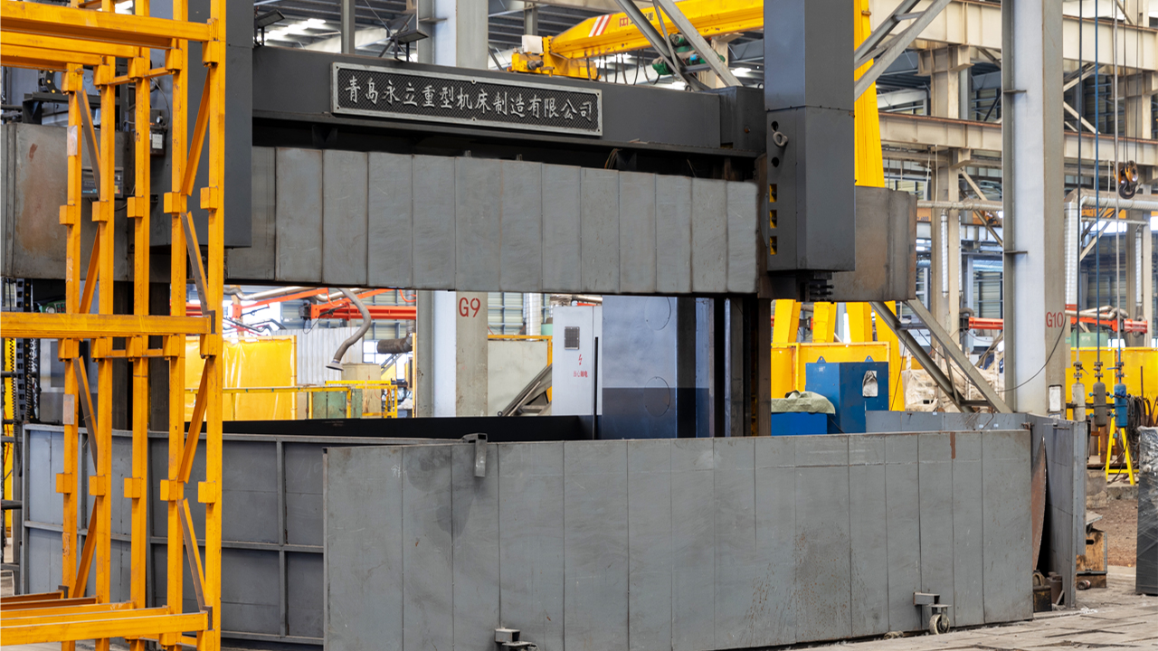 Un tour d'usinage spécialisé pour les composants structurels tels que les disques de verrouillage des éoliennes, avec un équipement professionnel.